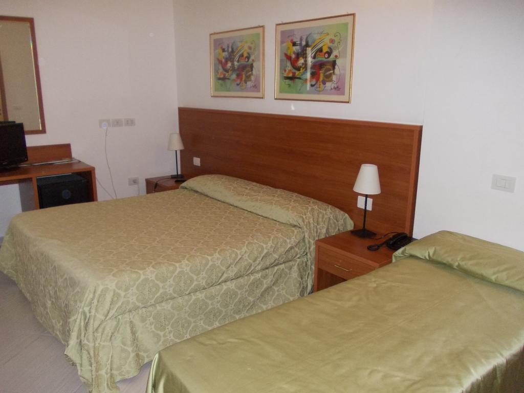 Hotel Solaria Rodi Garganico Quarto foto