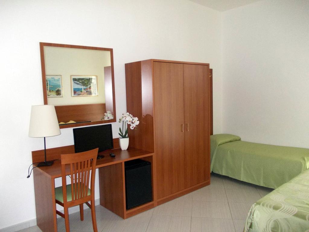 Hotel Solaria Rodi Garganico Quarto foto