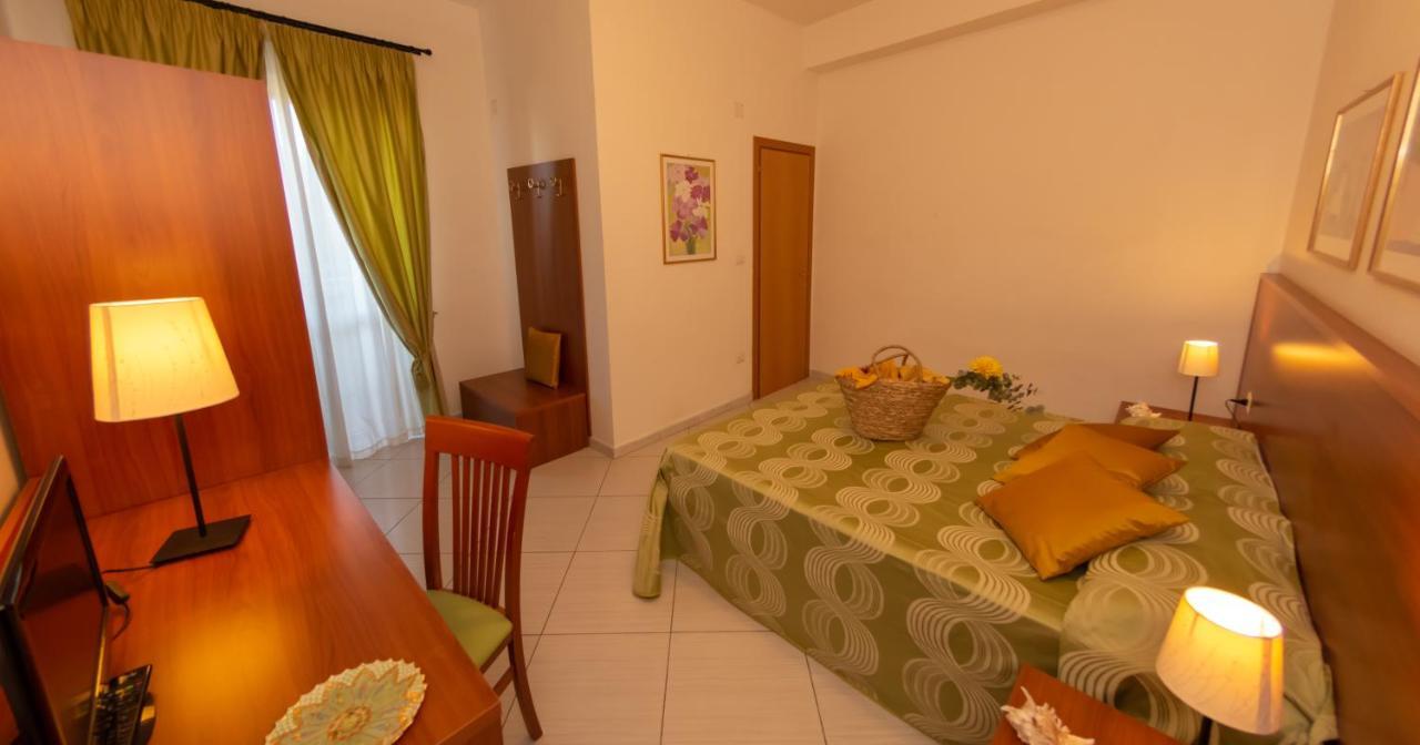 Hotel Solaria Rodi Garganico Exterior foto